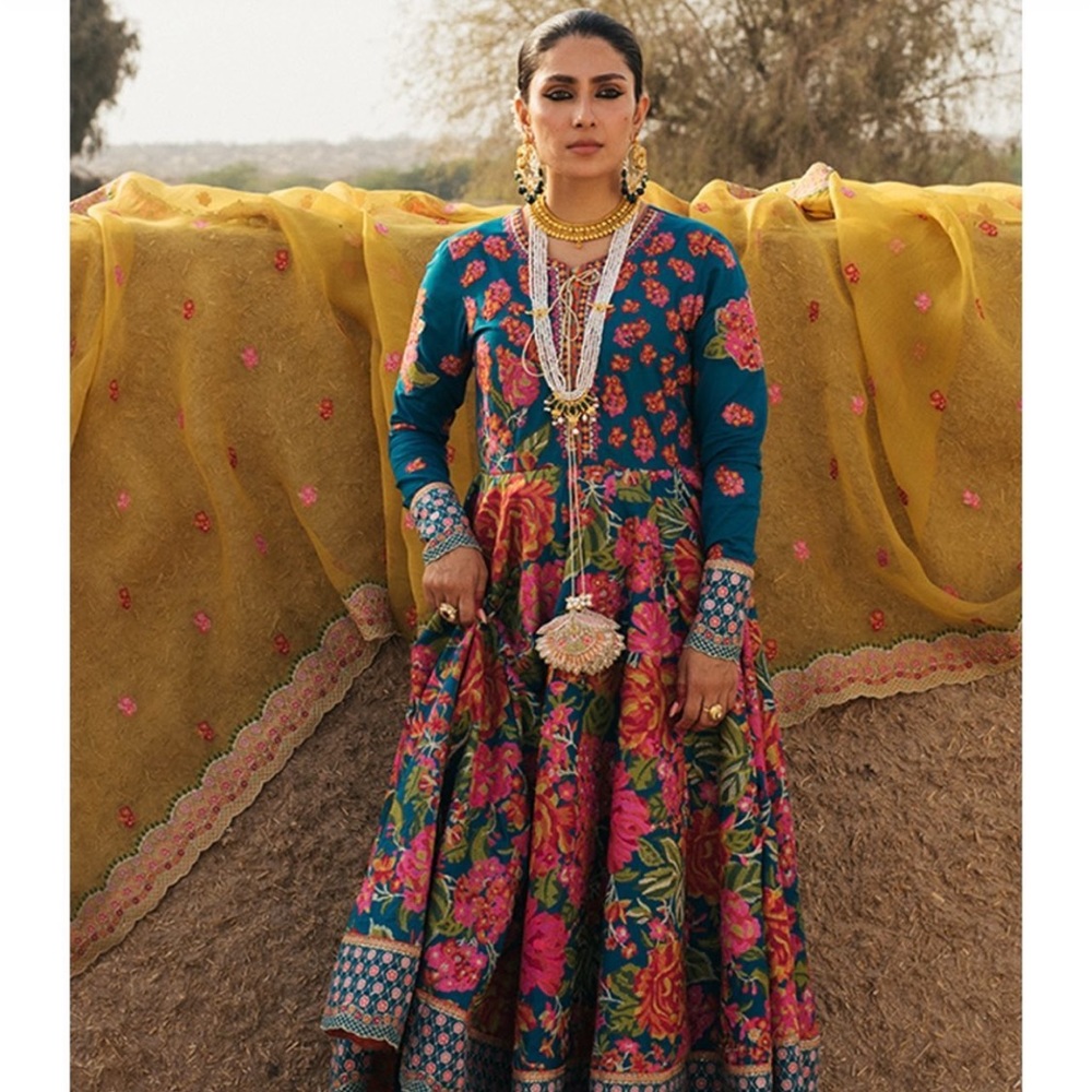 3 pc Hussain rehar lawn collection only worn once in great condition👗in size M
